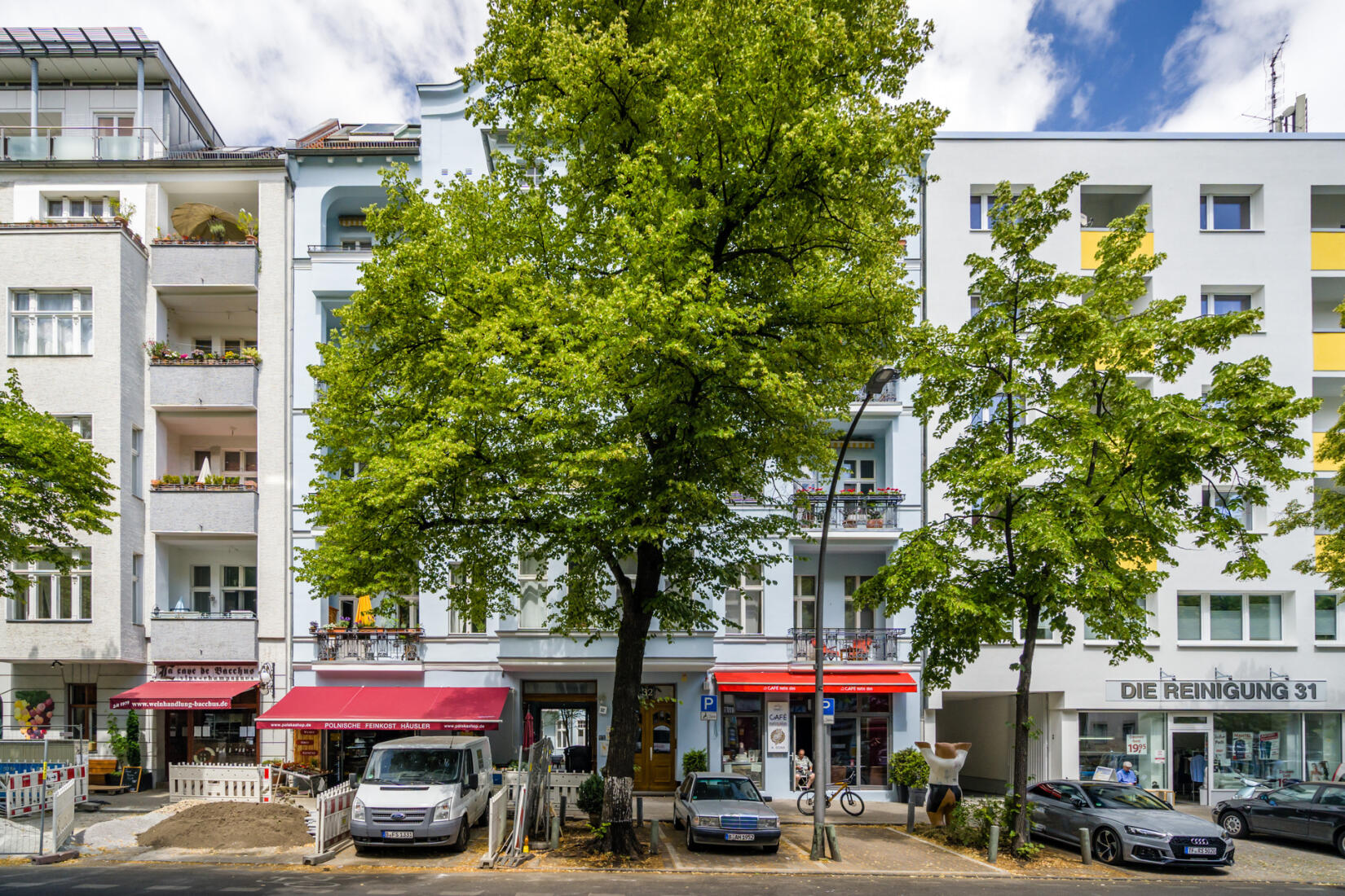 Große 4-Zimmer-Altbauwohnung mit Balkon, Dusch-/Wannenbad, Erker & Flügeltüren – vermietet | Titelbild