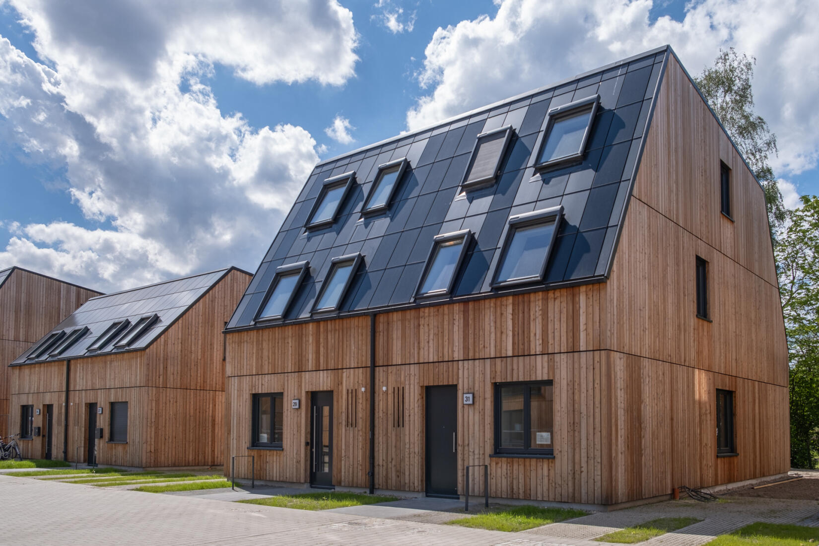 Ökologische Bauweise trifft stilvolle Gemütlichkeit: Doppelhaus in Französisch Buchholz | Titelbild