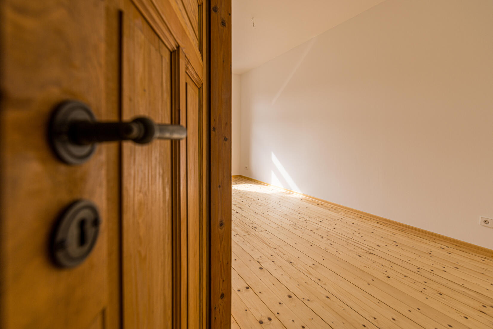 Balkon mit Innenhofblick: Helle 2-Zimmer-Altbauwohnung im schönen Leipziger Osten | Titelbild