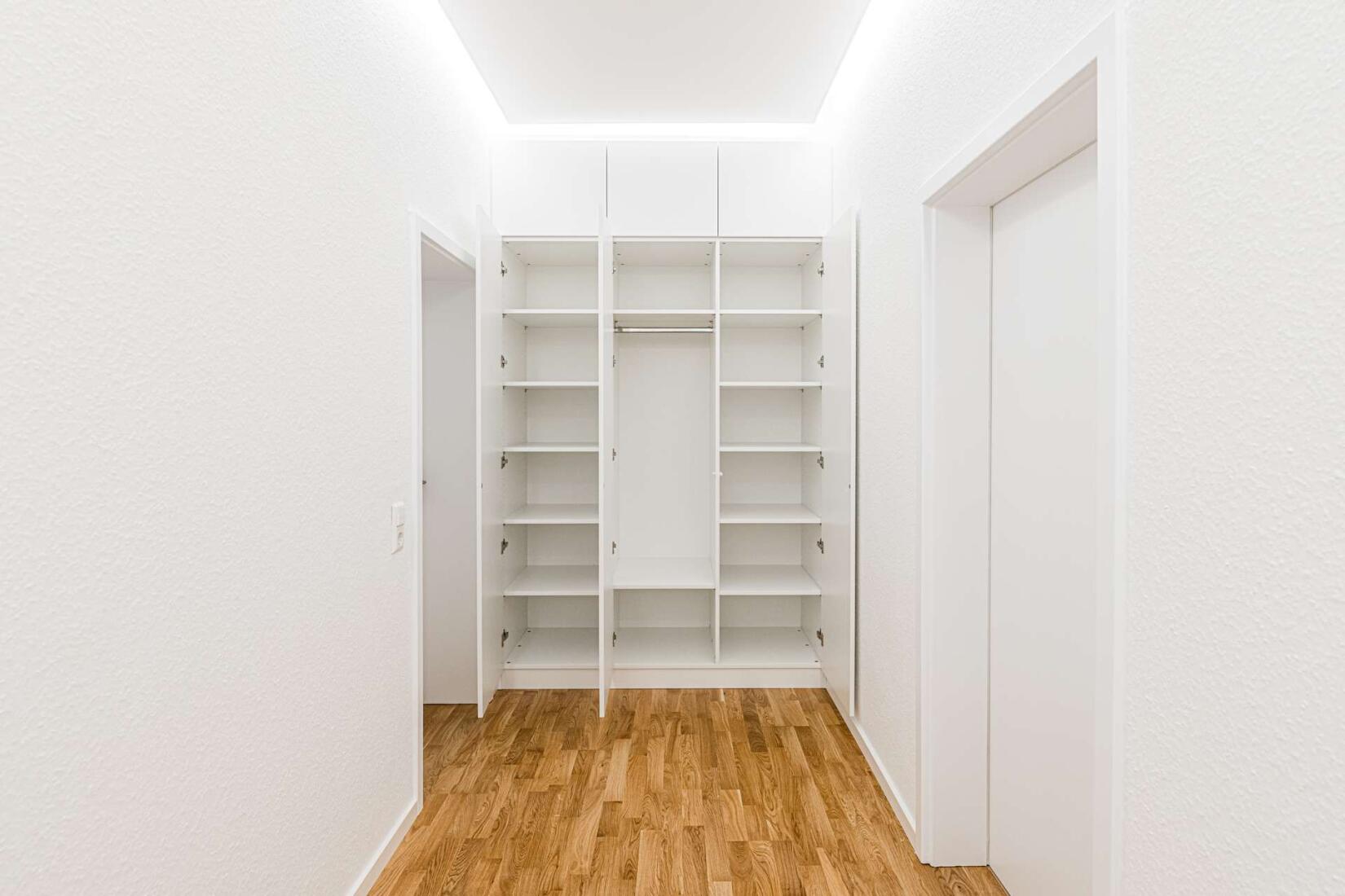 Mit integriertem Einbauschrank