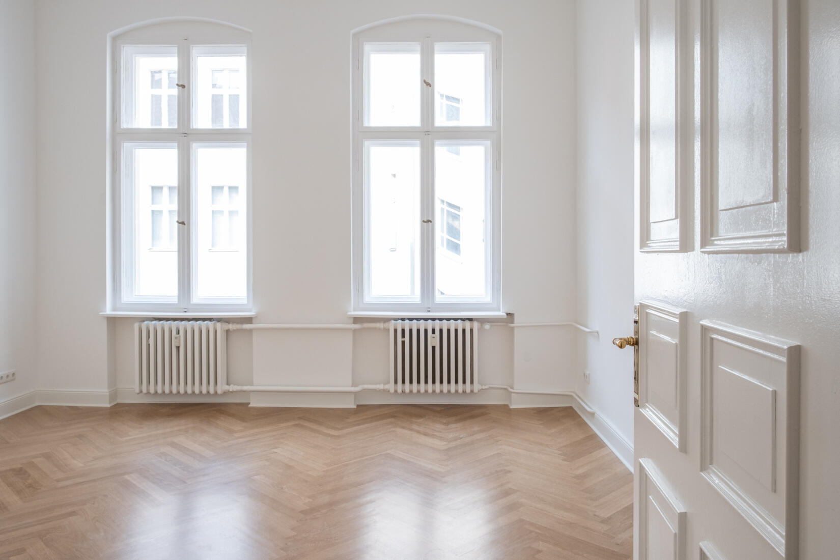 Charmante 2-Zimmer-Altbauwohnung in Charlottenburg kaufen – sofort bezugsfrei! | Titelbild