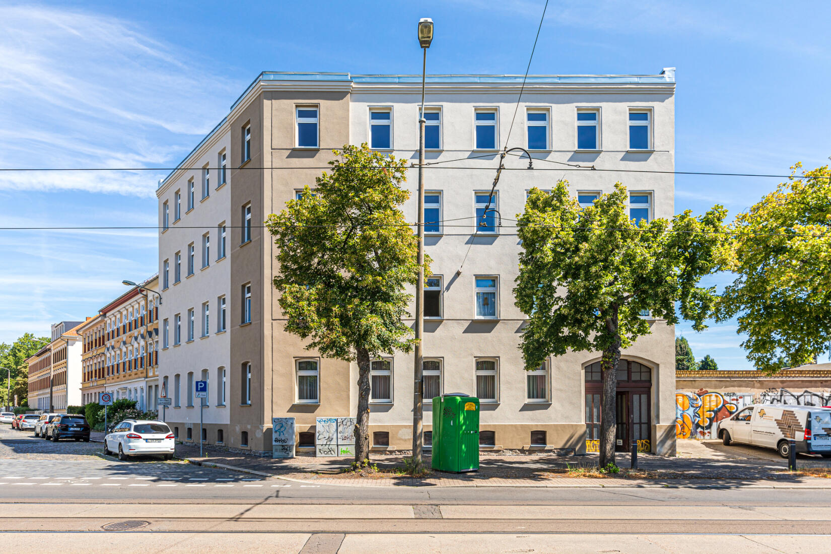 Kapitalanleger aufgepasst! Vermietete 2-Zimmer-Altbauwohnung mit Balkon & Tageslichtbad | Titelbild