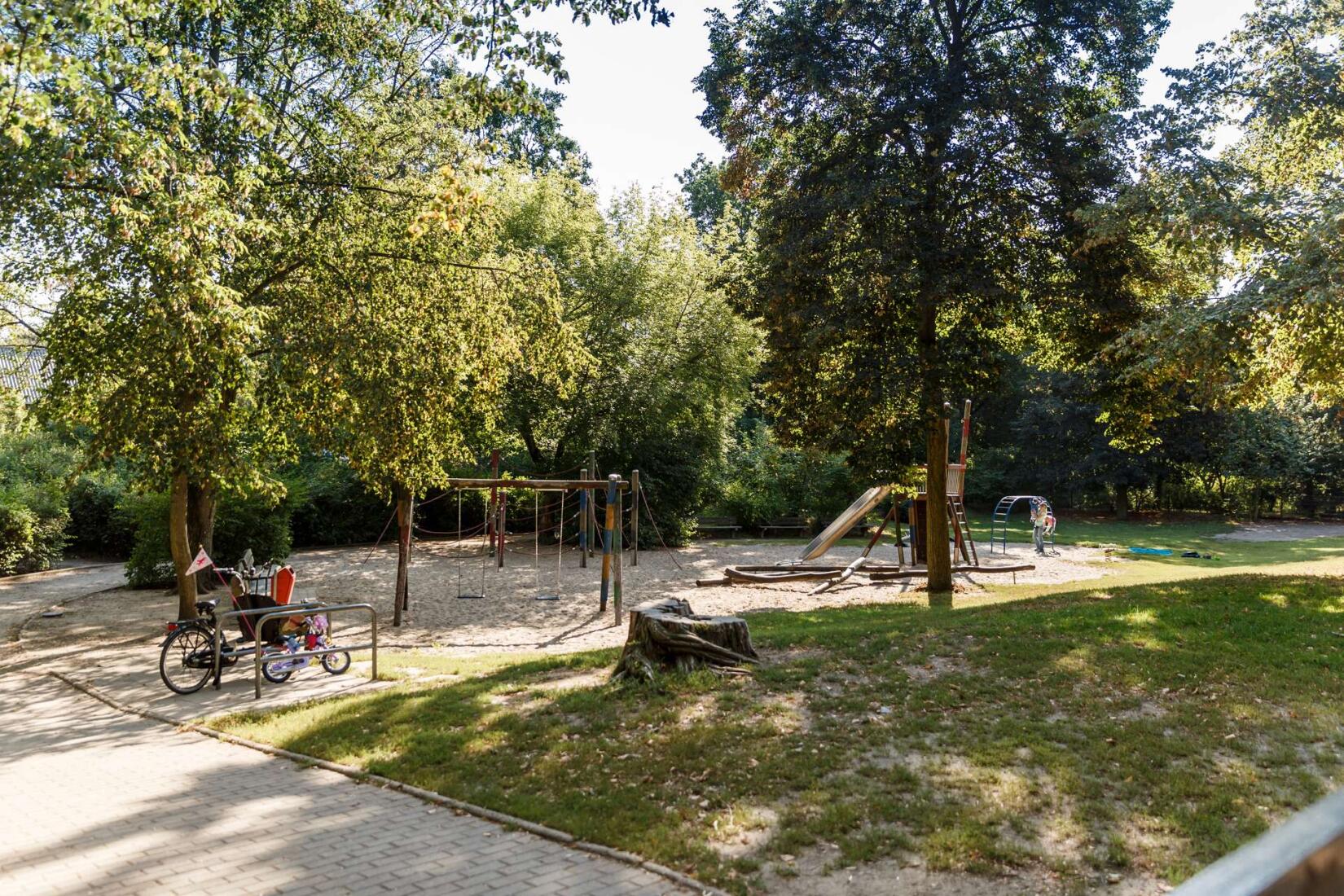 Spielplatz und Natur