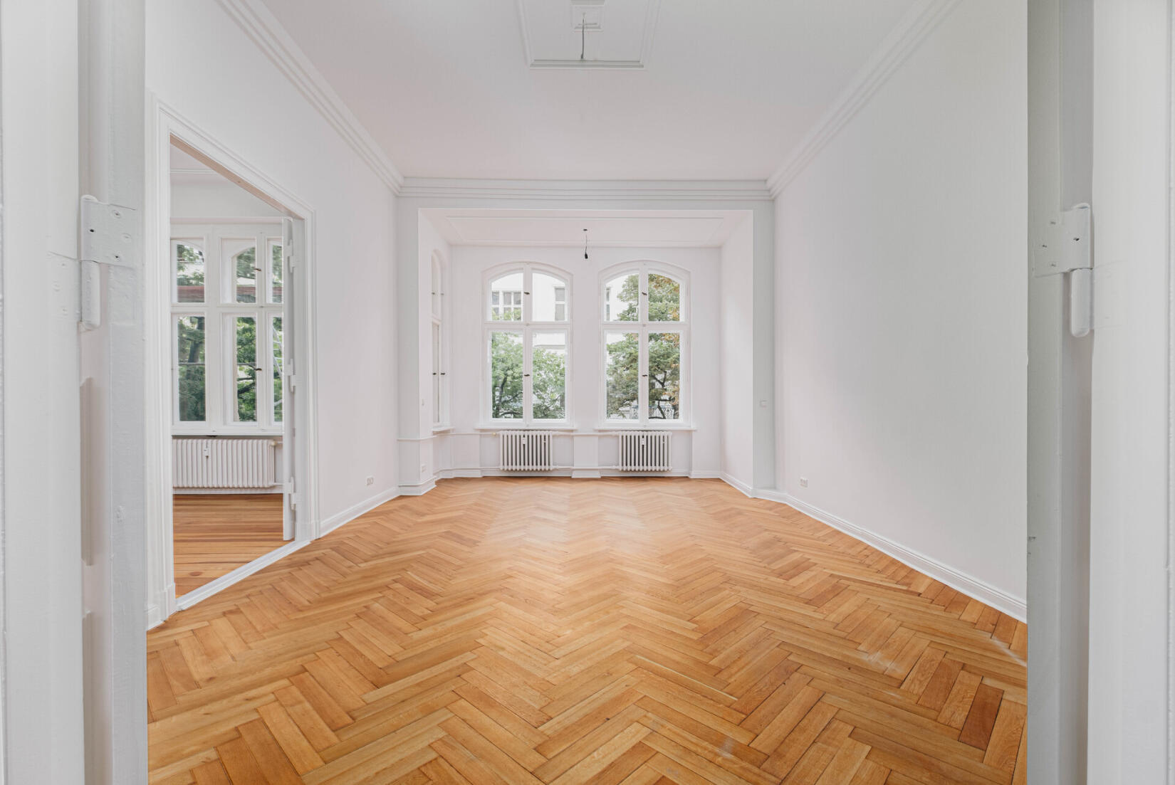 Große, bezugsfreie 4-Zimmer-Eigentumswohnung in Berlin-Charlottenburg kaufen | Titelbild