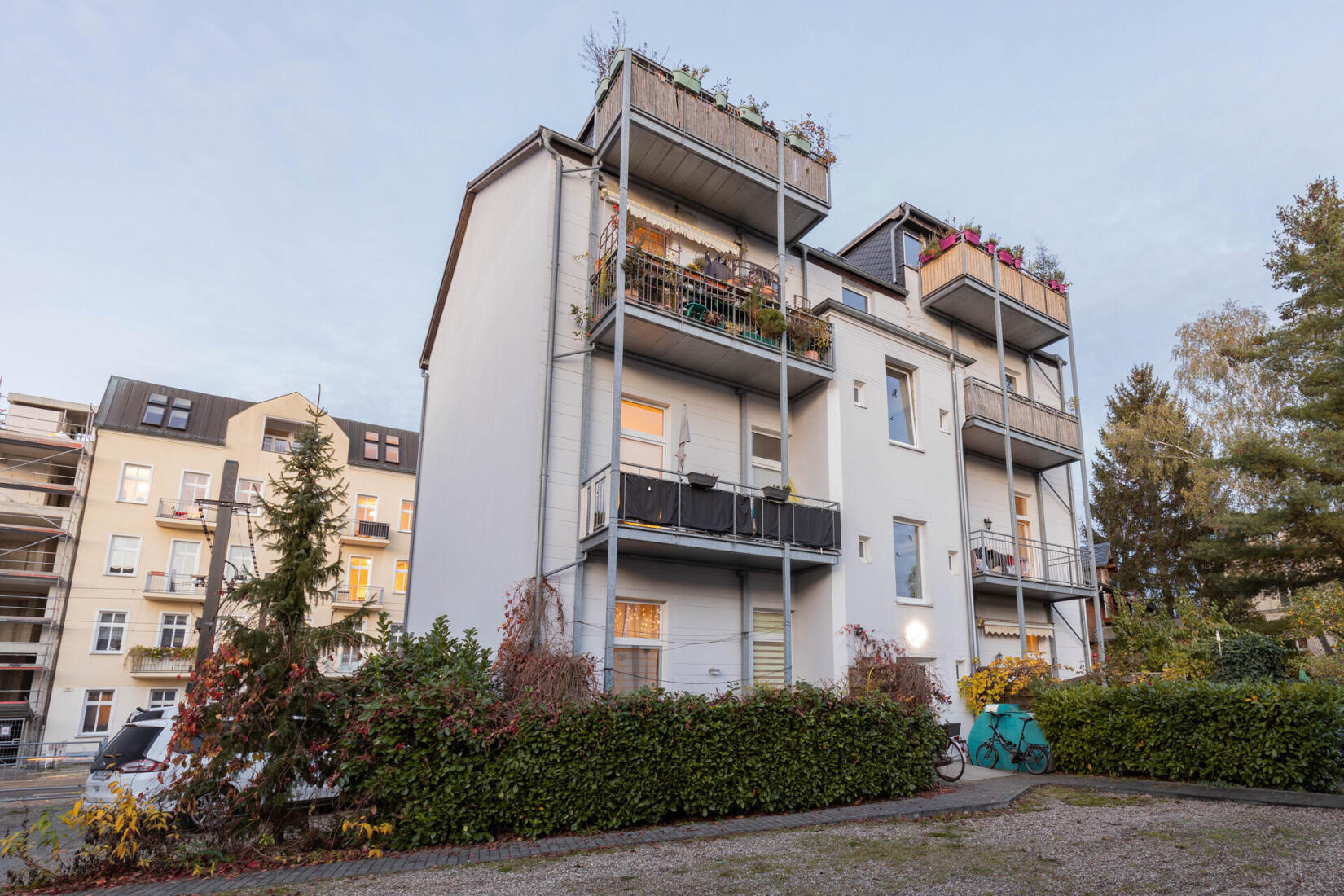 Dachgeschoss-Perle mit 2 Zimmern, Süd-Balkon und Blick auf die Müggelspree | Titelbild