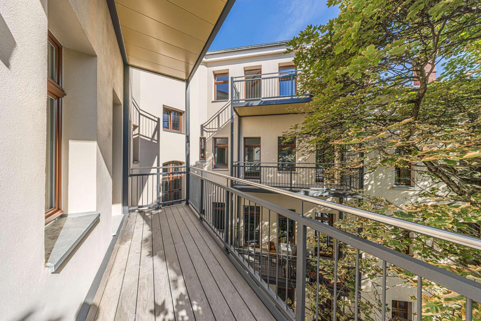 Balkon mit Grünblick
