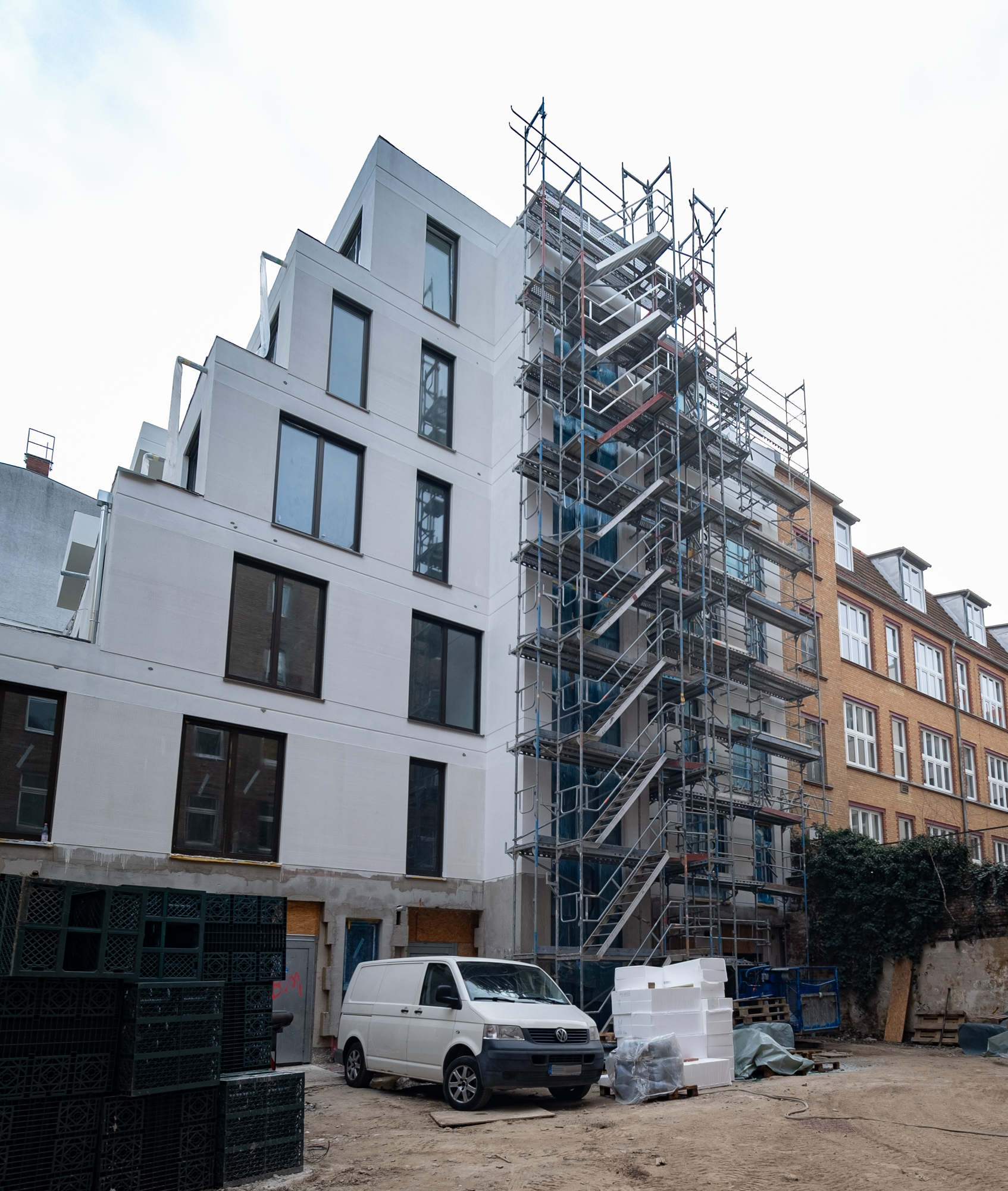 COSYYARD project | Installation of doors and windows | Status 12.03.2024