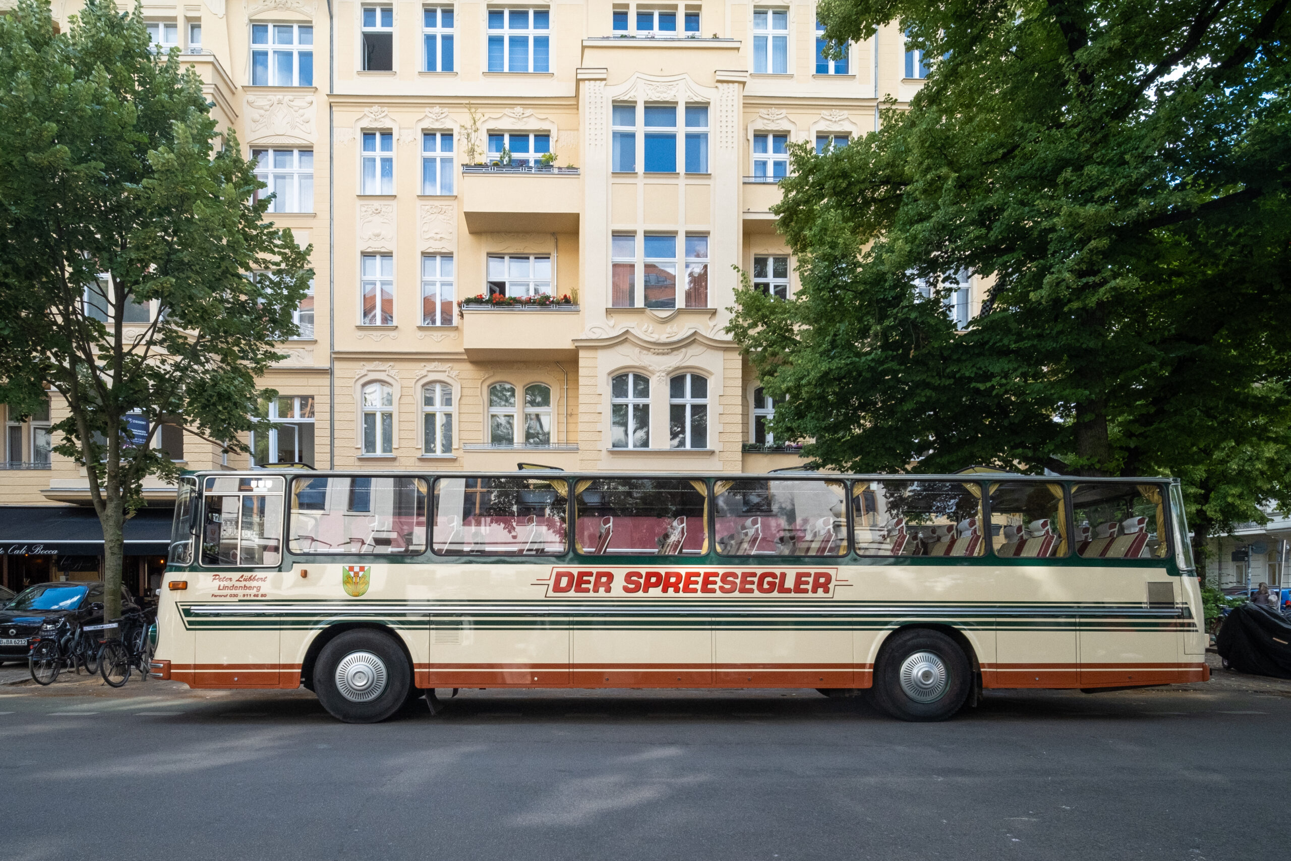 ZIEGERT: Oldtimer-Bus-Tour durch die City West